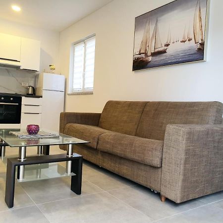 Sea Star Apartments Pjescana Uvala Eksteriør billede