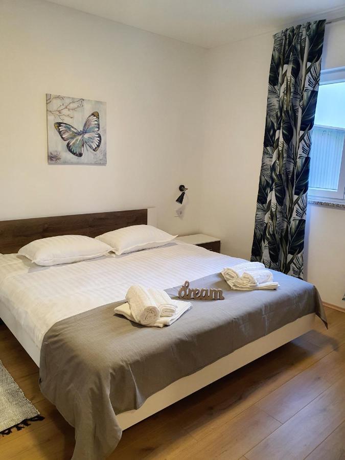 Sea Star Apartments Pjescana Uvala Eksteriør billede