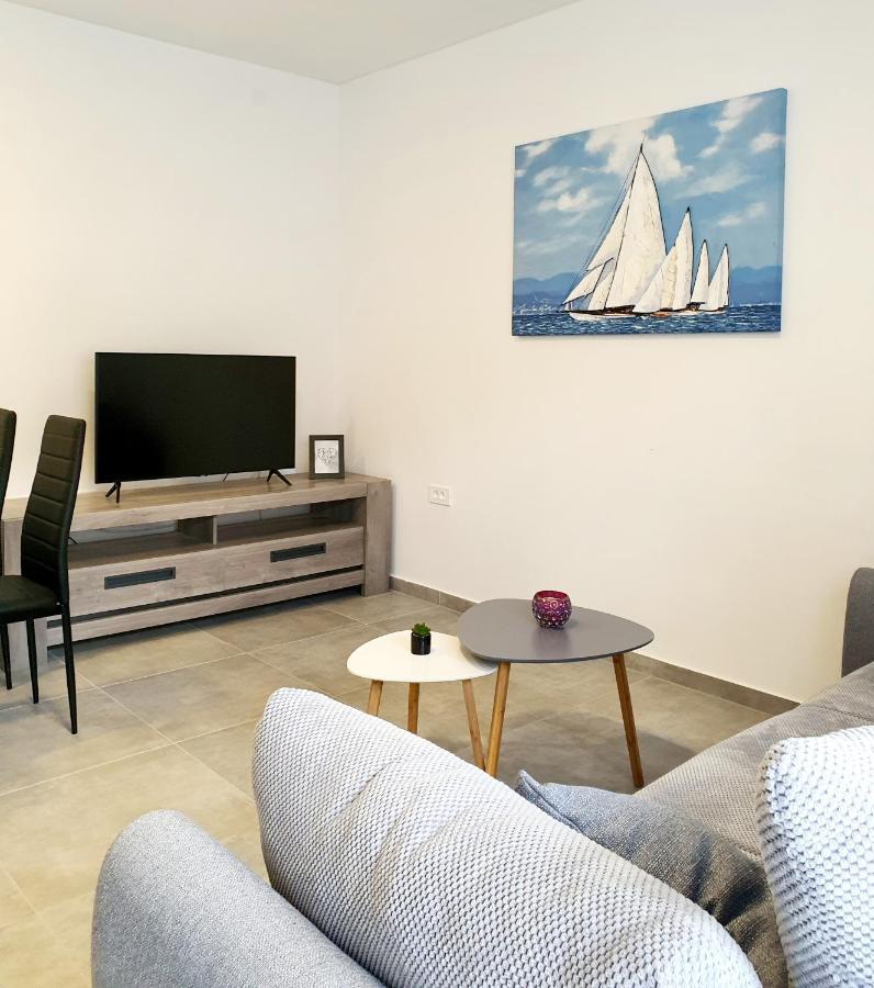 Sea Star Apartments Pjescana Uvala Eksteriør billede